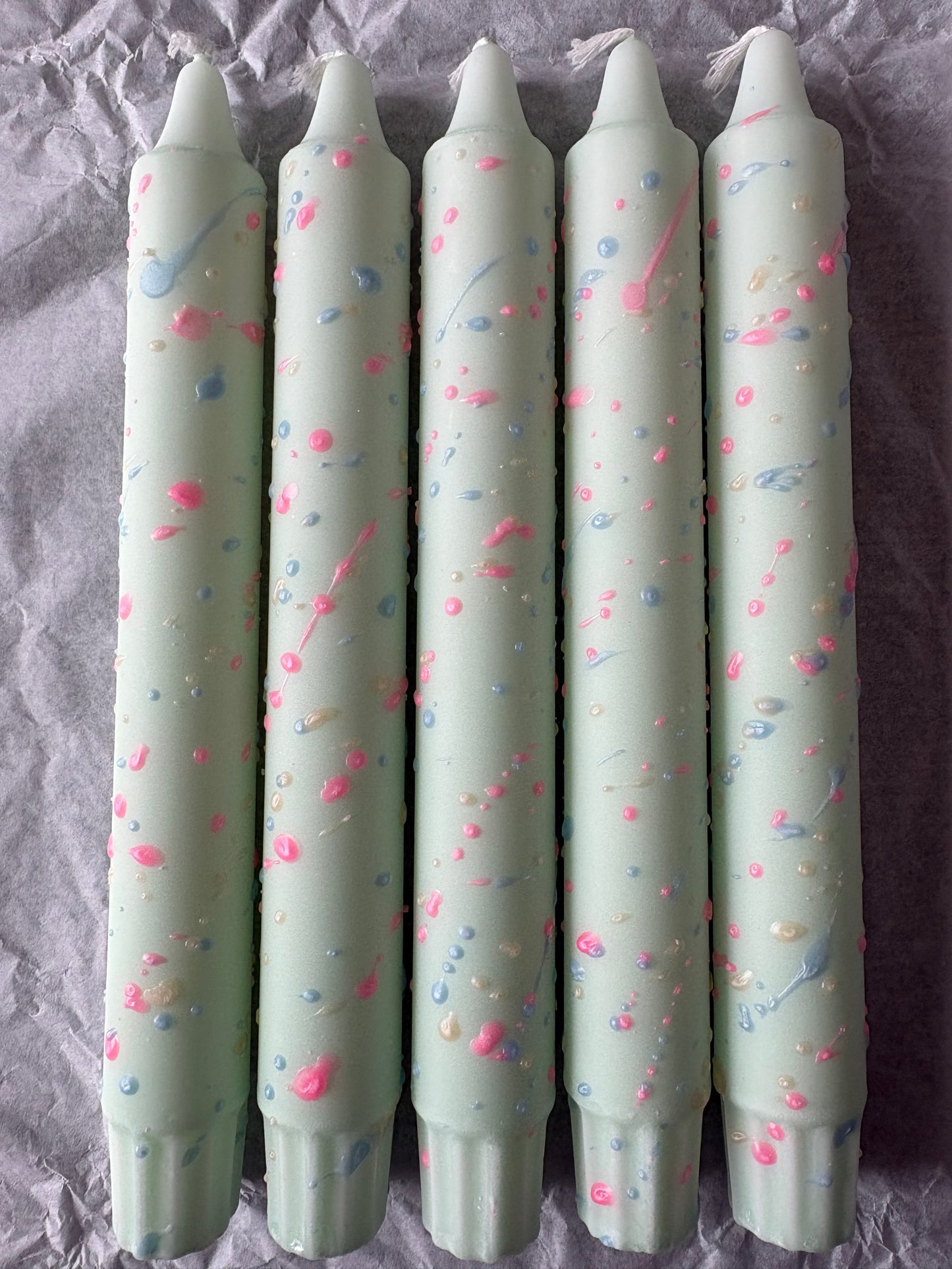 Dots light green