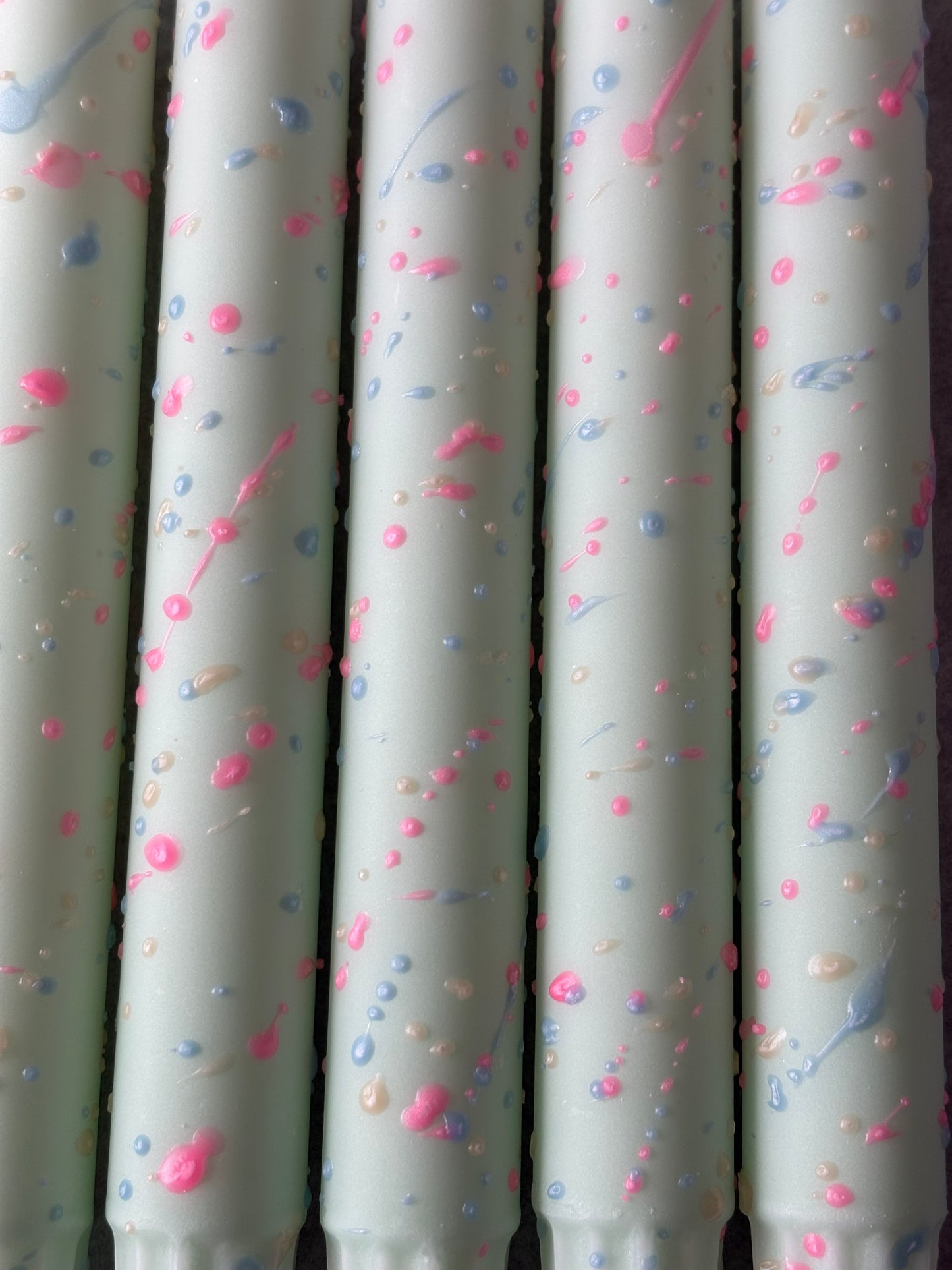 Dots light green